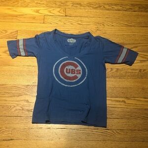 Women’s Red Jacket Vintage Chicago Cubs 3/4 Sleeve V- Neck Tee. Size Medium.